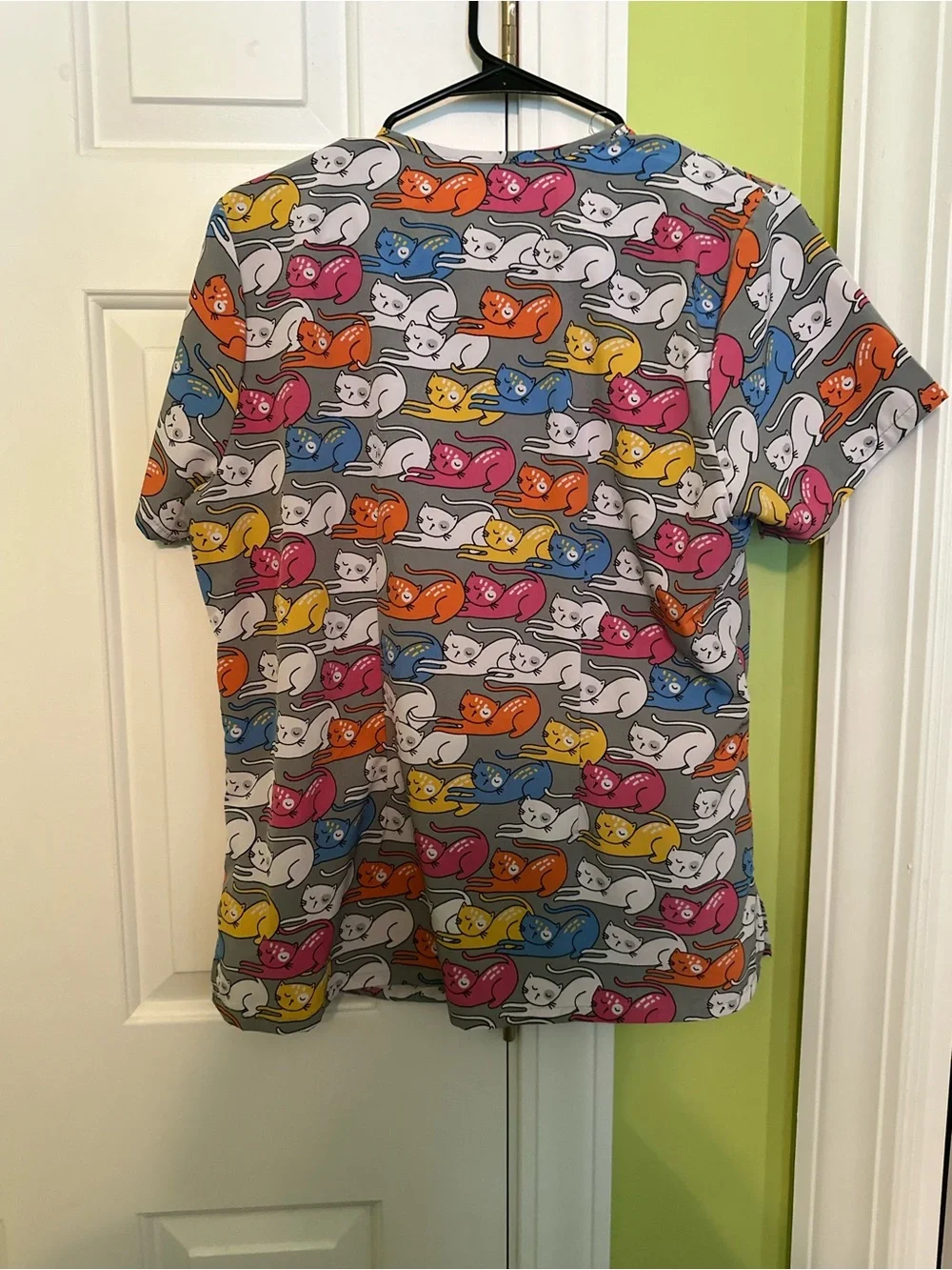 Divine Stretch by JDM Cat Print Scrub Top Size Large - Picture 2 of 5